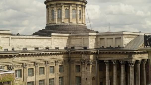 Gimbal tilt up shot of Kazan Cathedral in summer time at daylight — Stock Video