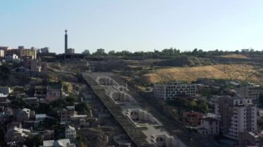 Erivan çağlayanın merkezinin insansız hava aracı görüntüsünü yakınlaştır