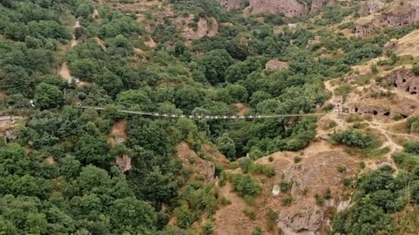 YEREVAN, ARMENIA - JULY 2019: Aerial drone shot flying over swinging bridge in Yerevan — 비디오