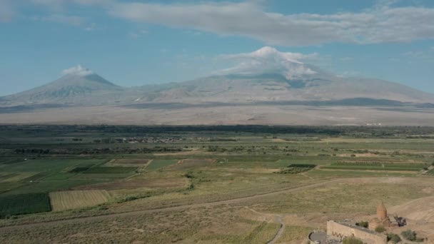 Летняя аэросъемка пейзажа Армении и Татевского монастыря — стоковое видео