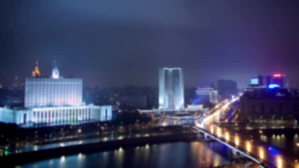 Gimbal verschwommenen Zeitraffer Nachtaufnahme von Haus der Regierung in Moskau — Stockvideo