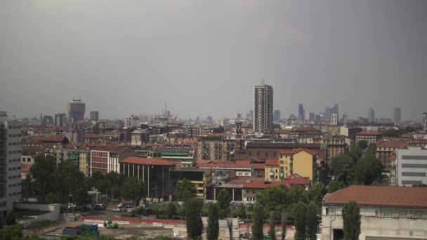 Gimbal tiro de Milano panorama Itália paisagem na hora de verão — Vídeo de Stock