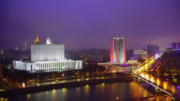 Gimbal timelapse noche a día disparo de la Casa del Gobierno en Moscú — Vídeo de stock