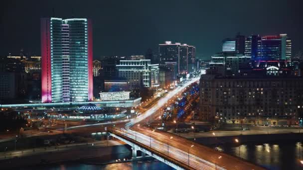 Gimbal timelapse shot van nieuwe arbat in Moskou centrum verlicht — Stockvideo