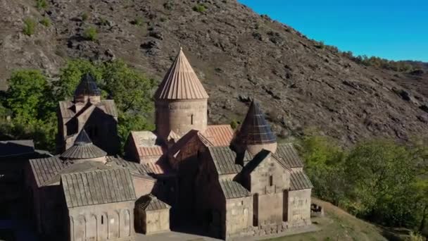 Vue aérienne panoramique de l'église orthodoxe Goshavank en Arménie — Video