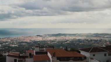Mijas dağ köyünün pitoresk deniz manzarasının çekimleri.