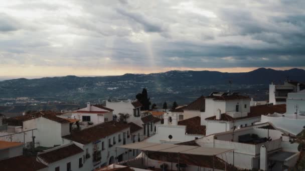 Mijas dağ köyünün pitoresk deniz manzarasının Gimbal çekimi — Stok video