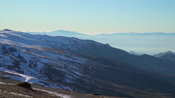 Pan shot panoramisch uitzicht op Sierra, bergketen in Andalusië — Stockvideo