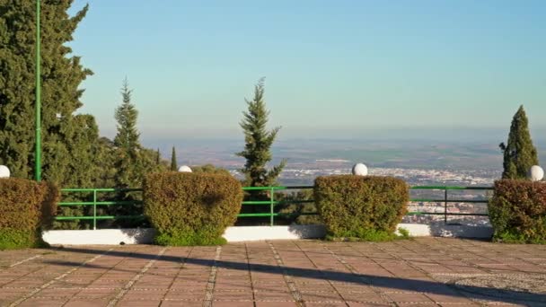 Pan shot panoramisch uitzicht in Las Ermitas Cordoba — Stockvideo