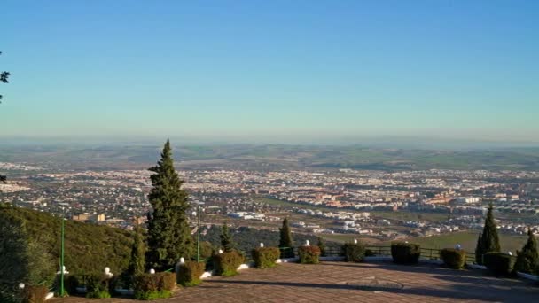 Pan shot stânga la dreapta vedere panoramică în Las Ermitas Cordoba — Videoclip de stoc