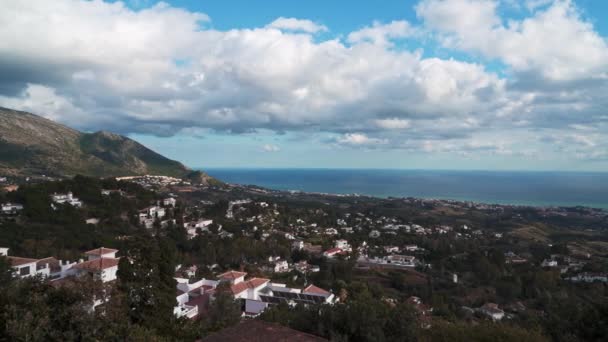 Vita andalusiska byn mijas pueblo. provinsen malaga, Spanien — Stockvideo