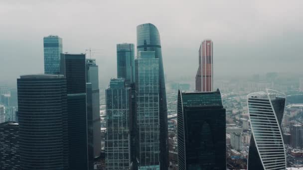 Aerial drone shot of Moscow city rascacielos en día nublado invierno — Vídeos de Stock
