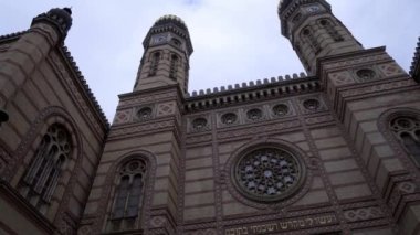 Gimbal pan shot left to right of the Dohany Street Synagogue facade