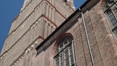 Meryem Ana Kilisesi 'nin kubbelerinin gerçek zamanlı görüntülerini kaldırın, Frauenkirche, Münih, Almanya.