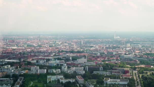Gesperrter Blick auf die Münchner Innenstadt vom Fernsehturm in Richtung Marienplatz, München — Stockvideo