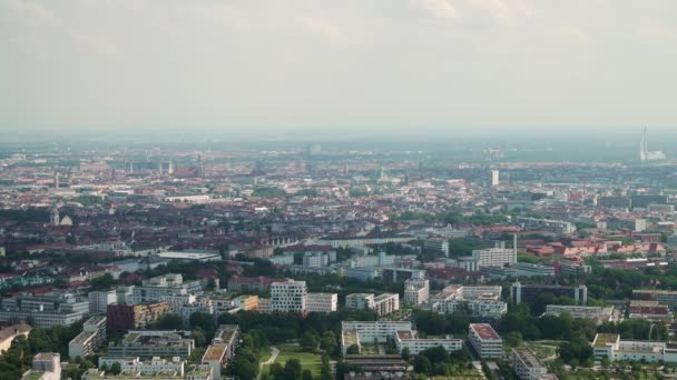 Uzamčený panoramatický výhled na centrum Mnichova z televizní věže směrem na Marienplatz, Mnichov, Německo — Stock video