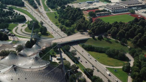 Bloqueado imagens em tempo real de Munique da torre de tv para a área do parque olímpico, Munique, Alemanha — Vídeo de Stock