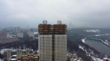 Moskova, Rusya 'daki şehir merkezinin hava görüntüsü. İnsansız hava aracı merkez bölgede geziniyor..