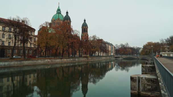 MUNICH - NOVEMBER 22: Locked down real time establishing shot of the Church of St. Luke, located on the banks of the river Isar on an autumn day, November 22, Munich, Germany. — Stock video