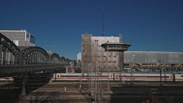 MUNICH - NOVEMBER 20: Left to right pan real time establishing shot of the railway in Munich. The movement of trains on the railway, November 20, Munich, Germany. — Stok video