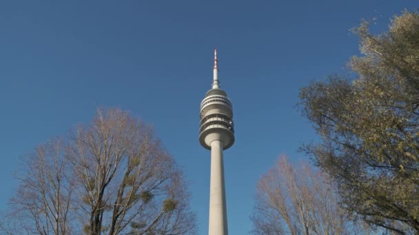 MUNICH - NOVEMBER 21: Locked down real time shot of the Olympic tower. The Olympic tower is a TV tower in Munich, November 21, 2018 in Munich. — ストック動画