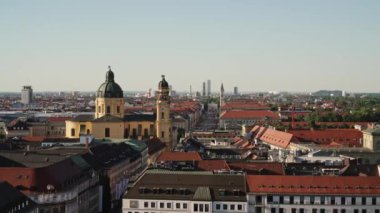 MÜZİK, GERMANE - 25 Haziran 2019 Münih Marienplatz 'dan havadan çekim