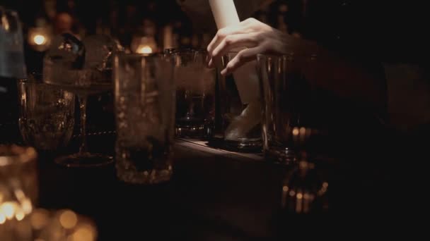 Handheld real time close up shot of a barman preparing a cocktail at a bar in Bangkok, Thailand — Stock video