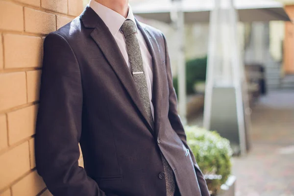 Empresário em um terno de negócios e gravata — Fotografia de Stock