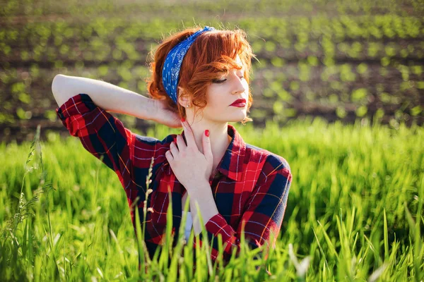 Girl on a green field background — Stock Photo, Image