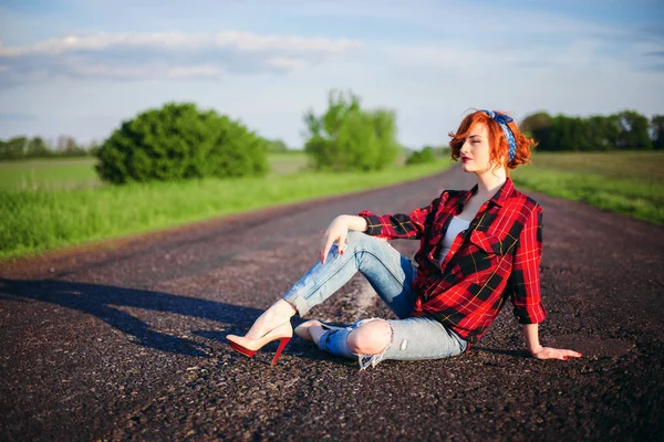 Girl on a green field background — Stock Photo, Image