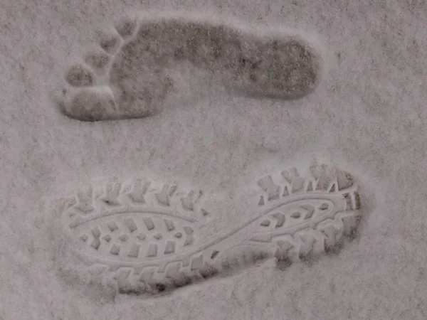 Footprints on white fluffy soft snow — Stock Photo, Image