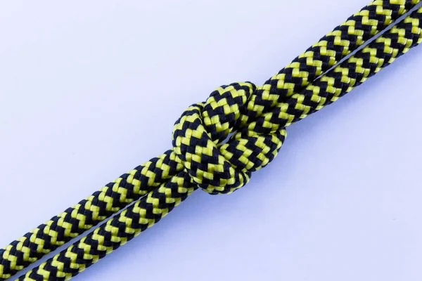 Nudo de cuerda aislado sobre fondo blanco — Foto de Stock