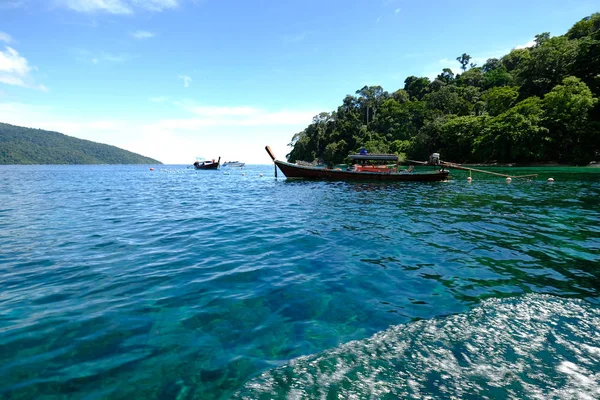 传统木船上热带安达曼海的美景 — 图库照片