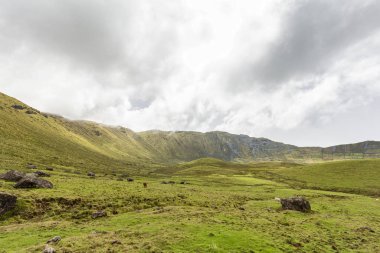 Portekiz, Azores 'deki Corvo adasındaki Corvo Krateri' nin içini tarıyor..