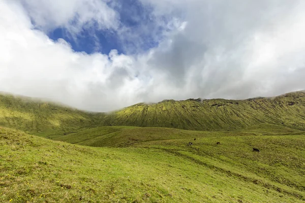 Nuvens Movem Para Caldeira Corvo Ilha Corvo Nos Açores Portugal — Fotografia de Stock