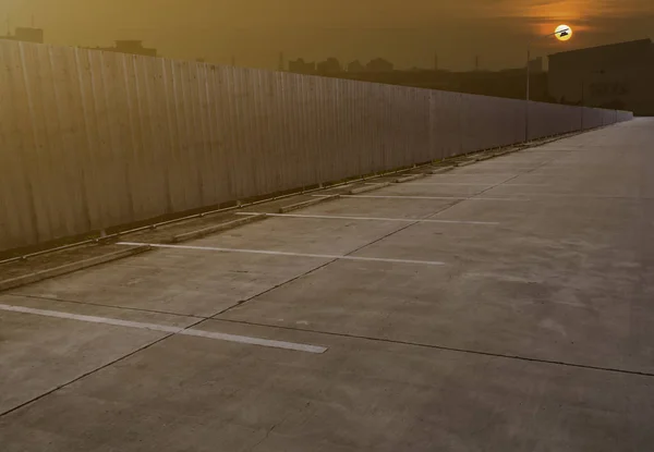 Groot parkeerterrein — Stockfoto