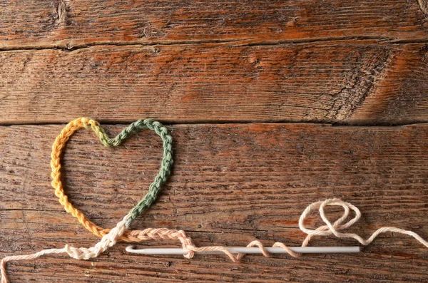 かぎ針編みの糸とフック — ストック写真