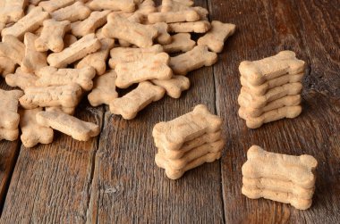 Yığılmış köpek muamele etmek