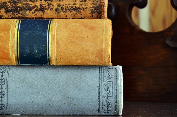 Старі книги з накопиченням — стокове фото