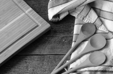 Kaşık ve kesme tahtası karıştırma