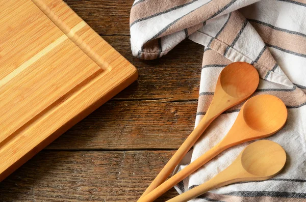 Kaşık ve kesme tahtası karıştırma