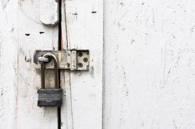 eski paslı kilit