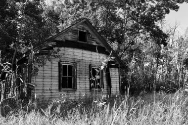 Ürkütücü eski terk edilmiş evde