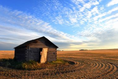 Eski ahşap tahıl ambarı