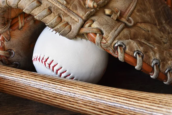 Görüntü yakından eski beysbol makineleri. 