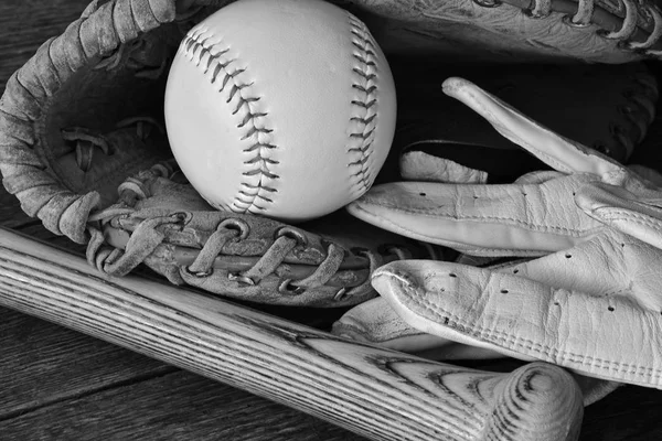 Ein Nahbild Alter Gebrauchter Baseballgeräte — Stockfoto