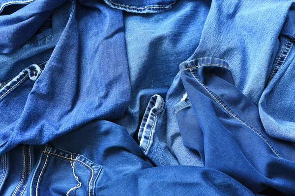 Ein Bild Von Mehreren Alten Jeans Die Einem Haufen Aufgehäuft — Stockfoto