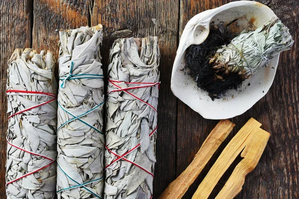 Una Imagen Cerca Tres Palos Salvia Blanca Mancha Palo Santo —  Fotos de Stock