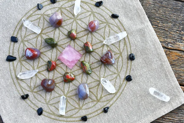 Close Image Crystal Energy Healing Grid Using Flower Life Pattern — Stock Photo, Image