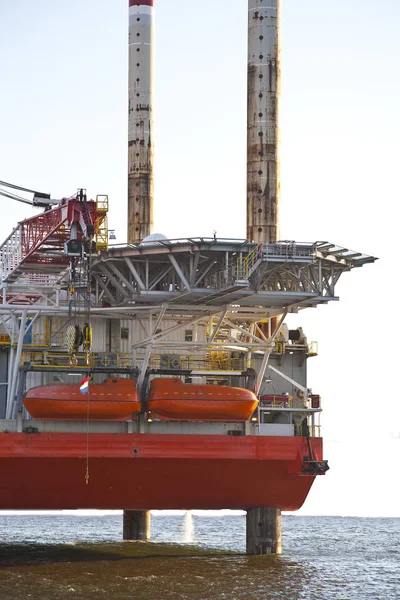 Close up van oilrig op zee — Stockfoto